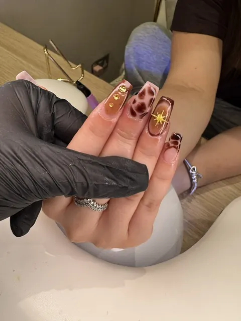 Gold star nail art